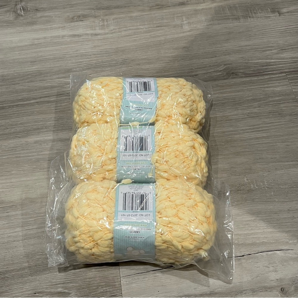 NWT Set of 3 Skeins Bernat Baby Pom Pom Yarn (3.5 oz ea) Sunny Yellow Weight #6 - Picture 2 of 10